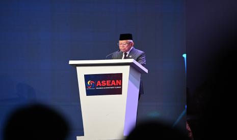 Wapres Maruf Amin saat menghadiri Forum Khusus ASEAN-Indo- Pasifik 2024 (AIPF) di Landmark Mekong Riverside Hotel Don Chan Island, Thatkhao Village, Sisattanak District, Vientiane, Laos, Jumat (11/10/2024).