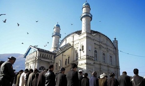 Warga Afghanistan saat melaksanakan shalat Idul Adha di Masjid Shah-e Do Shamsira, di Kabul (ilustrasi).