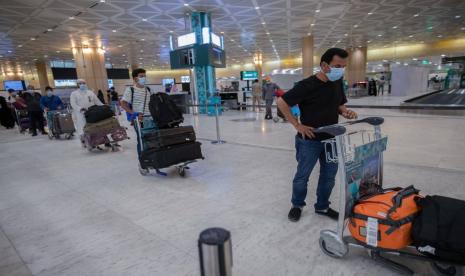 Warga Arab Saiudi yang akan pulang dari Jakarta ketika tengah di Bandara Soekarno Hatta.