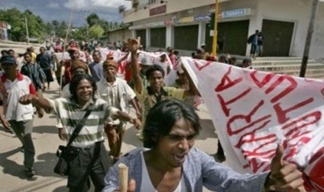 Warga eks Timor Timur menuntut pemerintah pusat secepatnya mencairkan dana bantuan korban bencana sosial (ilustrasi) 