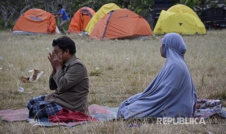 Cara Mengingatkan Suami Agar Sholat Tepat Waktu