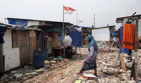 Warga beraktivitas di Kampung Akuarium, Jakarta, Jumat (5/5). 