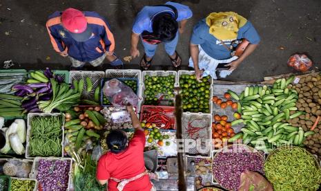 Warga berbelanja di Pasar (ilustrasi)