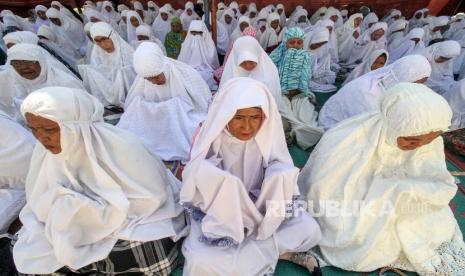 Imam Ghazali menyebutkan 3 tingkatan manusia dalam melawan hawa nafsu. Ilustrasi menahan nafsu