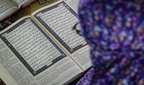 Warga Binaan Pemasyarakatan melakukan tadarus Al Quran di Lembaga Pemasyarakatan Perempuan (LPP) Klas IIA Tangerang, Banten