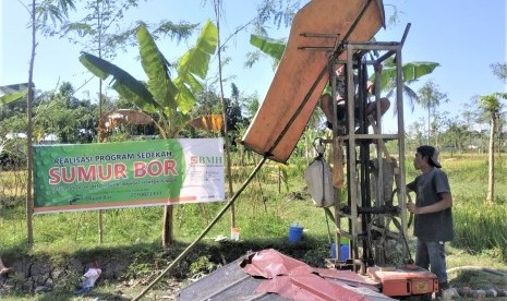 Sumur bor ke-10 yang dibangun oleh Laznas BMH di Desa Labulia,  Kecamatan Jonggat, Lombok Tengah, NTB.