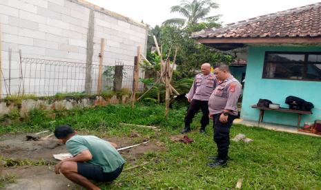 Warga di Kampung Rancabogo, Desa Sukaratu, Kecamatan Sukaratu, Kabupaten Tasikmalaya, menemukan sumber gas yang terletak di dalam tanah, pada Jumat (26/8/2022). Penemuan itu bermula ketika warga sedang menggali sumur bor.