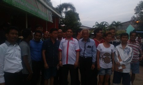 Warga etnis keturunan Tionghoa diusir dari tempat tinggal mereka di Rumah Susun Kapuk Muara, Jakarta Utara