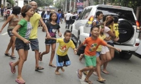 Warga Filipina berhamburan keluar ketika kota mereka dilanda gempa / Ilustrasi 