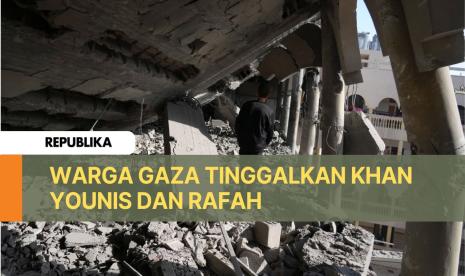 Warga Gaza di antara reruntuhan bangunan di Gaza, Palestina.