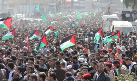 Warga Gaza saat menggelar GMJ di Distrik Bait Hanoun, Gaza Utara.