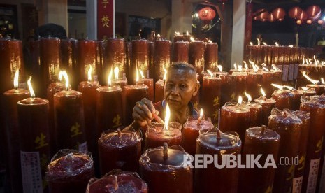 Vietnam membatasi penerbangan internasional yang membawa pulang warga negaranya dari luar negeri, mulai saat ini hingga akhir masa Tahun Baru Imlek di pertengahan Februari mendatang. Perdana Menteri Nguyen Xuan Phuc menyebut bahwa kebijakan itu dibuat untuk mengurangi risiko Covid-19