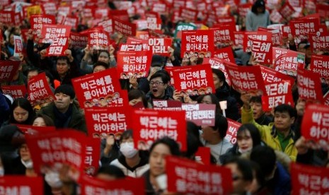 Warga Korea Selatan berdemo menuntut mundurnya Presiden Park Geun-hye di Seoul November 2016.