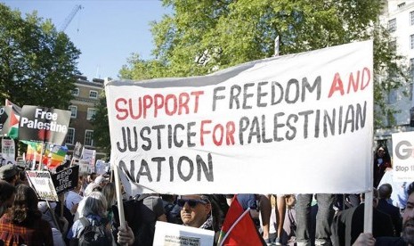 Warga London mendukung rakyat Palestina.