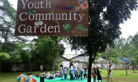   Warga melakukan aktivitas saat acara Hidden Park di Taman Tebet, Jakarta Selatan, Ahad (17/11).   (Republika/Yasin Habibi)