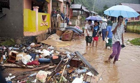 BMKG mengeluarkan peringatan dini untuk mewaspadai adanya gelombang pasang laut yang berpotensi banjir rob di tujuh wilayah pesisir di Provinsi Maluku.