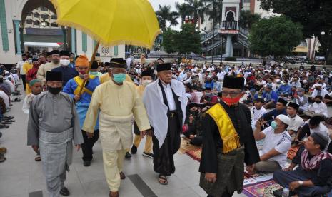 Sultan Deli Sholat Idul Adha di Masjid Raya Medan. Ilustrasi