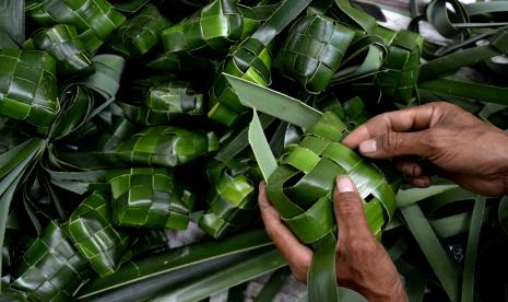 Ketupat Lebaran. Pemkot Tangsel mengatur halal bihalal Idul Fitri 2021 hanya bisa diikuti oleh keluarga inti saja.