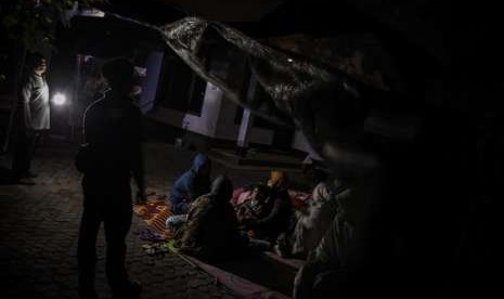 Residents of Ampenan, Mataram build emergency tents and prefer to stay outside their houses following a 6.9-magnitude earthquake that hit Lombok, West Nusa Tenggara province, on Sunday (Aug 19) night. The province was again hit by another quake on Tuesday (August 21) night.