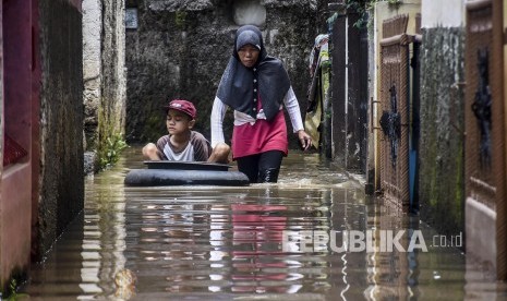 BPBD Jawa Barat menyatakan banjir menerjang Komplek Bumi Adipura, Gedebage, Bandung. Ilustrasi.