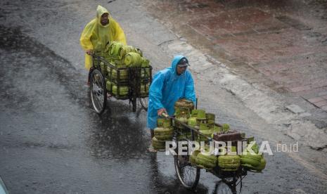 Pertamina melalui Regional Jawa Bagian Barat memastikan stok LPG 3 kg di wilayah Kota Tasikmalaya, dalam kondisi aman. Penyaluran LPG dilakukan melalui 30 agen dan 514 pangkalan yang tersebar di wilayah Kota Tasikmalaya.