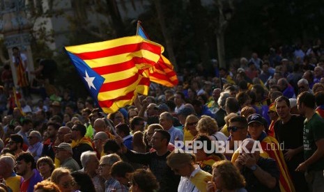 Demonstrators wave Catalan flag during a rally in Barcelona.