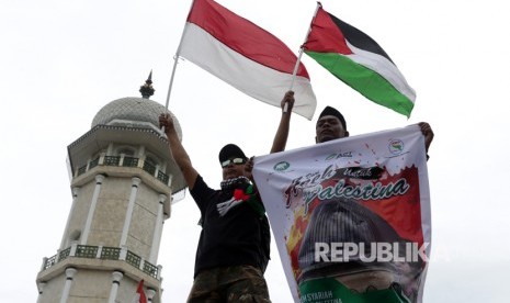 Rally to support Palestinian at Baiturrahman Grand Mosque, Banda Aceh, Aceh, (August 6). 