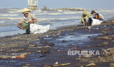 Limbah Minyak Kembali Ditemukan di Perairan Kepulauan Riau (Foto: ilustrasi limbah minyak)