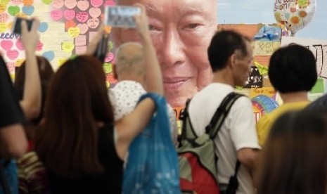   Warga menyampaikan bela sungkawa atas meninggalnya Perdana Menteri Pertama Singapura Lee Kuan Yew.