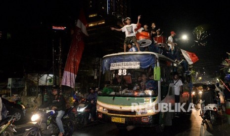 Warga merayakan malam takbiran (Ilustrasi)