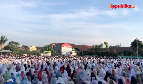 Warga Muhammadiyah menggelar Shalat Idul Adha di wilayah Cipedak, Jagakarsa, Jakarta Selatan.