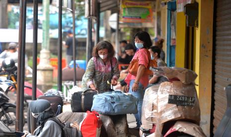 Warga mulai mudik lebaran Idul Fitri 1443H lebih awal untuk menghindari lonjakan harga tiket dan kemacetan.