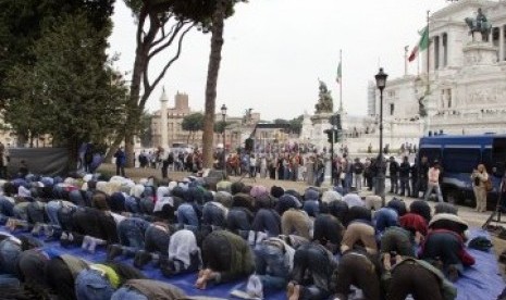 Warga Muslim di Italia shalat Jumat di Piazza Venezia (Ilustrasi)