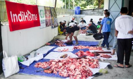 Warga Nahdliyyin di Inggris Raya, melalui NUCARE-Lazisnu membagikan daging qurban untuk dhuafa di Indonesia.