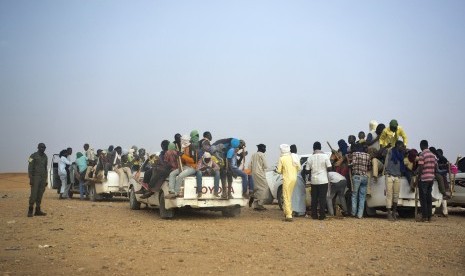 Milisi Nigeria Bebaskan Tiga Pekerja Kemanusiaan. Warga Nigeria dan migran dari dunia ketiga.