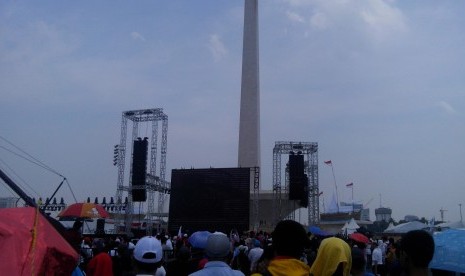 Warga nonton bareng pelantikan Jokowi di Monas