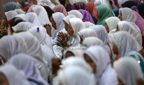 Warga NU menghadiri Pembukaan Musyawarah Nasional (Munas) Alim Ulama Nahdlatul Ulama di Masjid Istiqlal, Jakarta, Ahad (14/6).(Republika/Wihdan Hidayat)