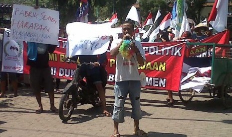 Warga Rembang gelar aksi menudukung pembangunan pabrik semen.