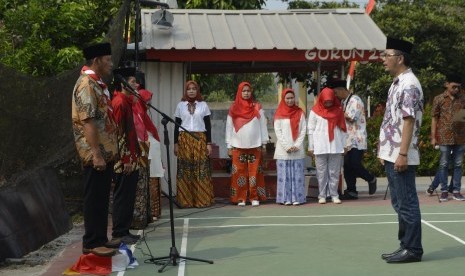 Warga RT 3/RW 15 Kelurahan Rangkapanjaya Baru, Depok, menyelenggarakan upacara bendera menyambut HUT Kemerdekaan ke 74 Republik Indonesia, Sabtu (17/8).