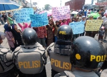 Warga Sidoarjo korban lumpur Lapindo memblokade jalan, ilustrasi