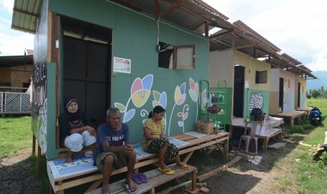 Evacuees inhabit temporary settlements (Huntara) in Sidera, Sigi, Central Sulawesi, Monday (Nov 12). 