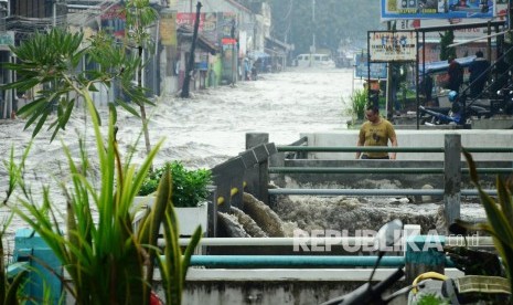 Banjir akibat sungai yang meluap (ilustrasi) 