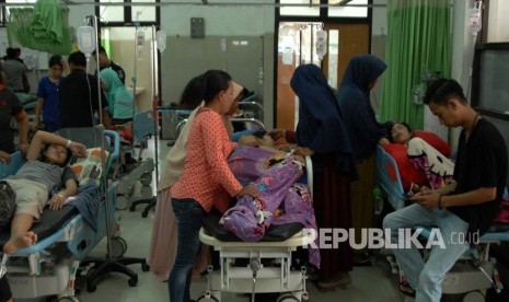 Warga yang mengalami korban keracunan makanan 