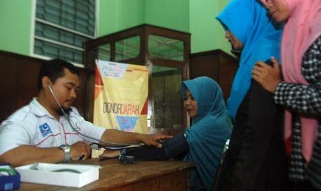 Warga Yogyakarta begitu antusias mengikuti cek kesehatan gratis yang diselenggarakan dalam rangkaian Tabligh Akbar Republika 2016 di Masjid Syuhada pada Sabtu (30/12).