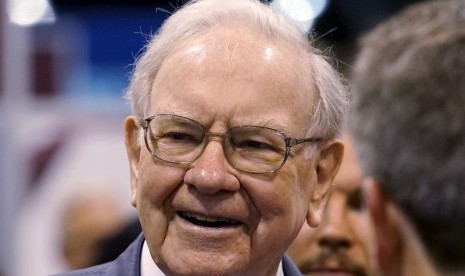 Warren Buffet. Pengusaha asal China Zhong Shanshan berhasil menggeser posisi Warren Buffet sebagai orang terkaya keenam di dunia.