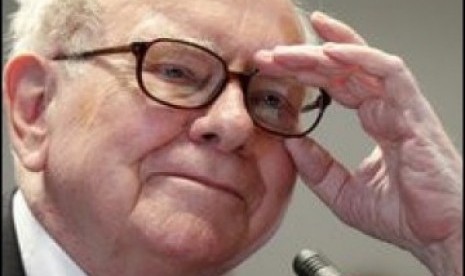 Warren Buffett. Miliarder Warren Buffett memperingatkan investor agar tidak bersepkulasi saat berinvestasi saham. Menurutnya, investasi bukanlah cara yang mudah untuk menghasilkan uang. 