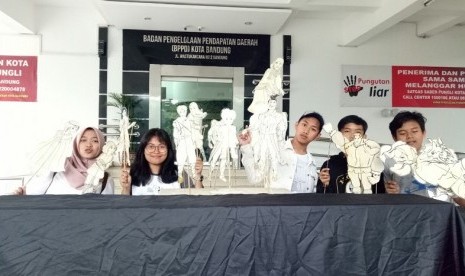 Warrior FCTC Bandung pementaskan Wayang FCTC bersama Komunitas Rumah Bintang