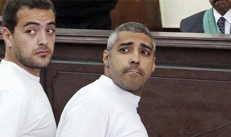 Wartawan Al Jazeera Baher Mohamed dan Mohamed Fahmy 