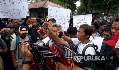 Wartawan menggelar aksi demo menyusul penganiayaan yang menimpa wartawan.