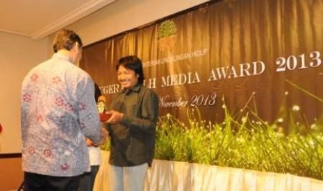 Wartawan Republika, Erik Purnama Putra menyabet juara 2 kategori media cetak Kementerian Lingkungan Hidup (KLH) Media Award 2013.